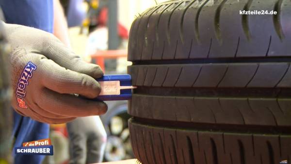 Die Mindestprofiltiefe fr Reifen betrgt 1,6 Milimeter. Winterreifen sollten jedoch mindestens 4 mm aufweisen.