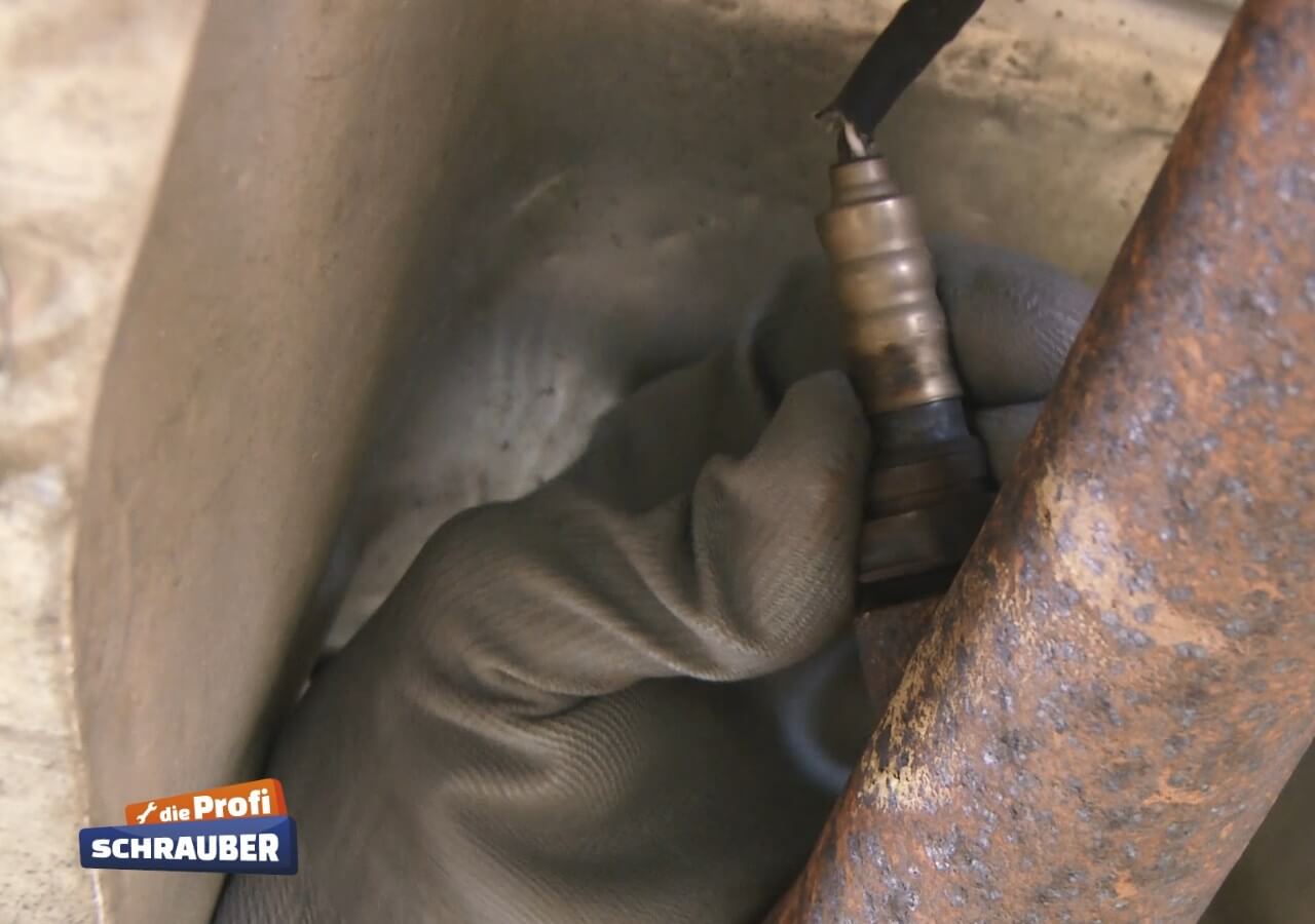 Benutzen Sie keinen Rostlöser, um die neue Sonde nicht zu beschädigen. Lambdasonde herausschrauben