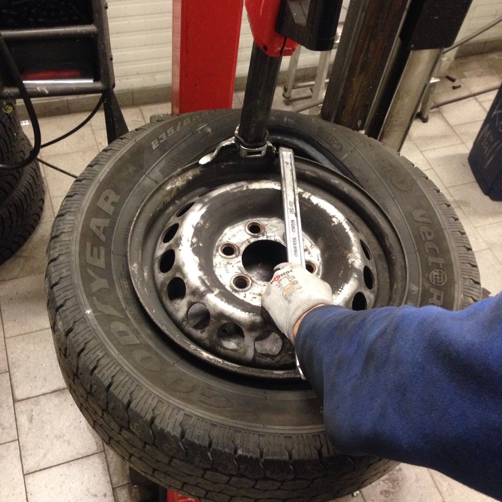 Reifenwechsel mit Auswuchten Anleitung & Tutorial kfzteile24.de