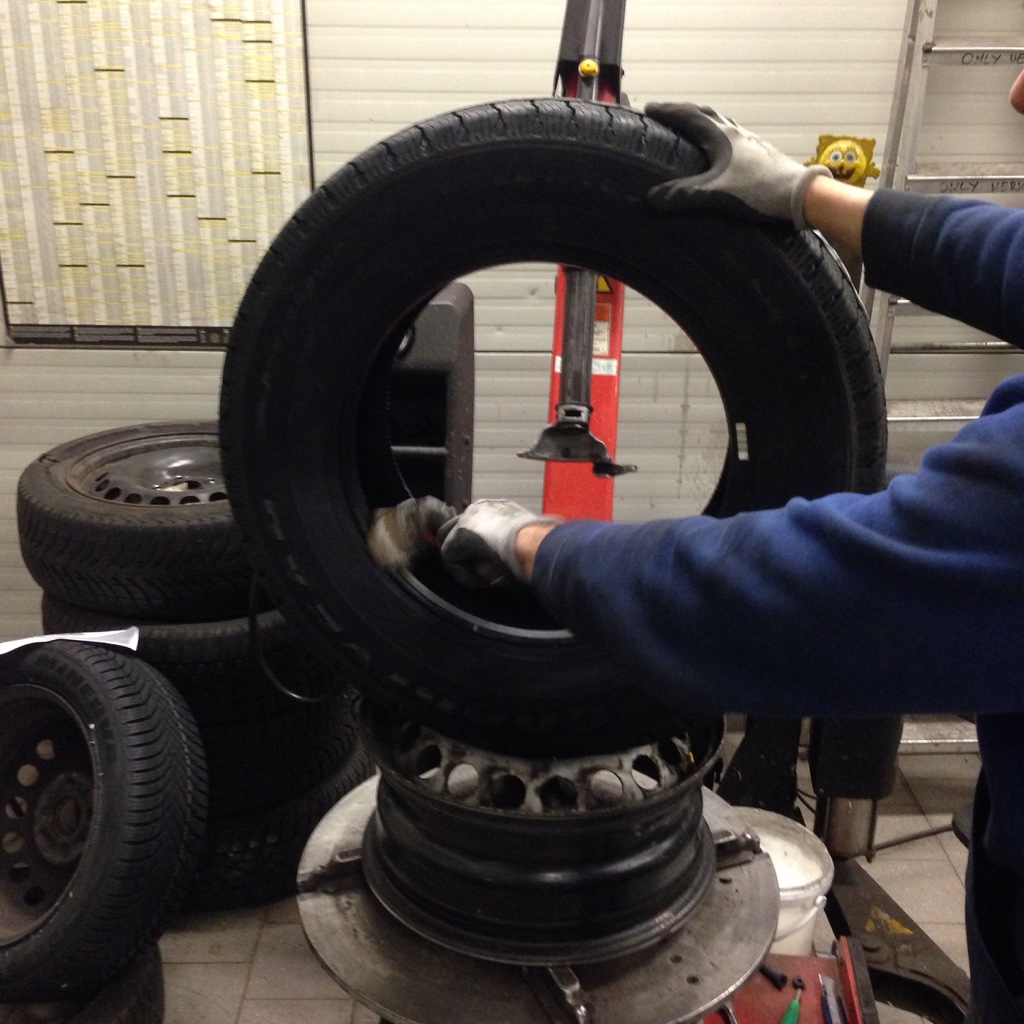Reifenwechsel mit Auswuchten - Anleitung & Tutorial | kfzteile24.de