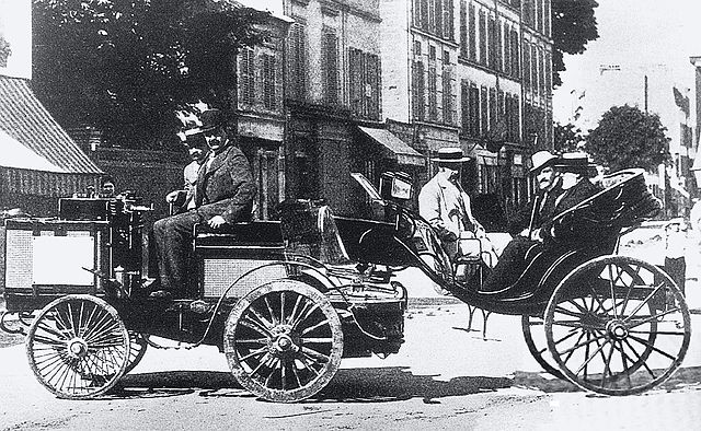 Automobilpionier Albert de Dion gewann das erste Autorennen von Paris nach Rouen.