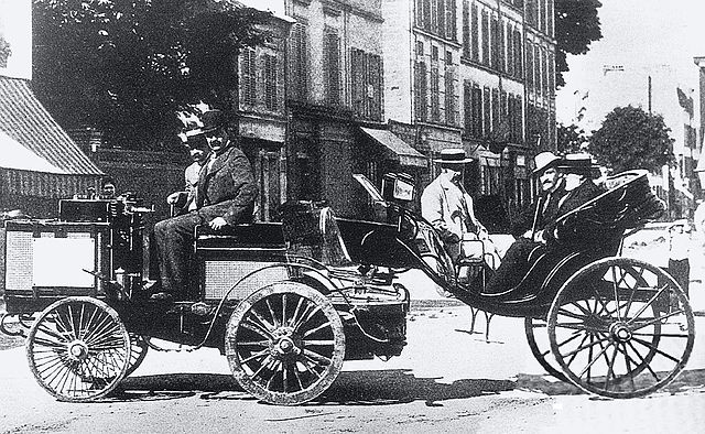 Automobilpionier Albert de Dion gewann das erste Autorennen von Paris nach Rouen. Automobilpionier Albert de Dion gewann das erste Autorennen von Paris nach Rouen.