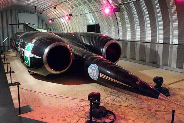 Der ThrustSSC knackte mit 110.000 PS schließlich 1997 die Schallmauer an Land. Der ThrustSSC knackte mit 110.000 PS schließlich 1997 die Schallmauer an Land.