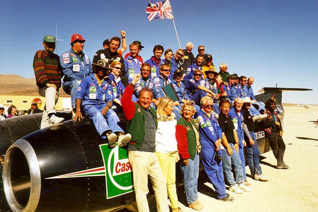 Andy Green als Pilot und Richard Noble als Initiator und Konstrukteur nach erfolgreicher Rekordfahrt Andy Green als Pilot und Richard Noble als Initiator und Konstrukteur nach erfolgreicher Rekordfahrt