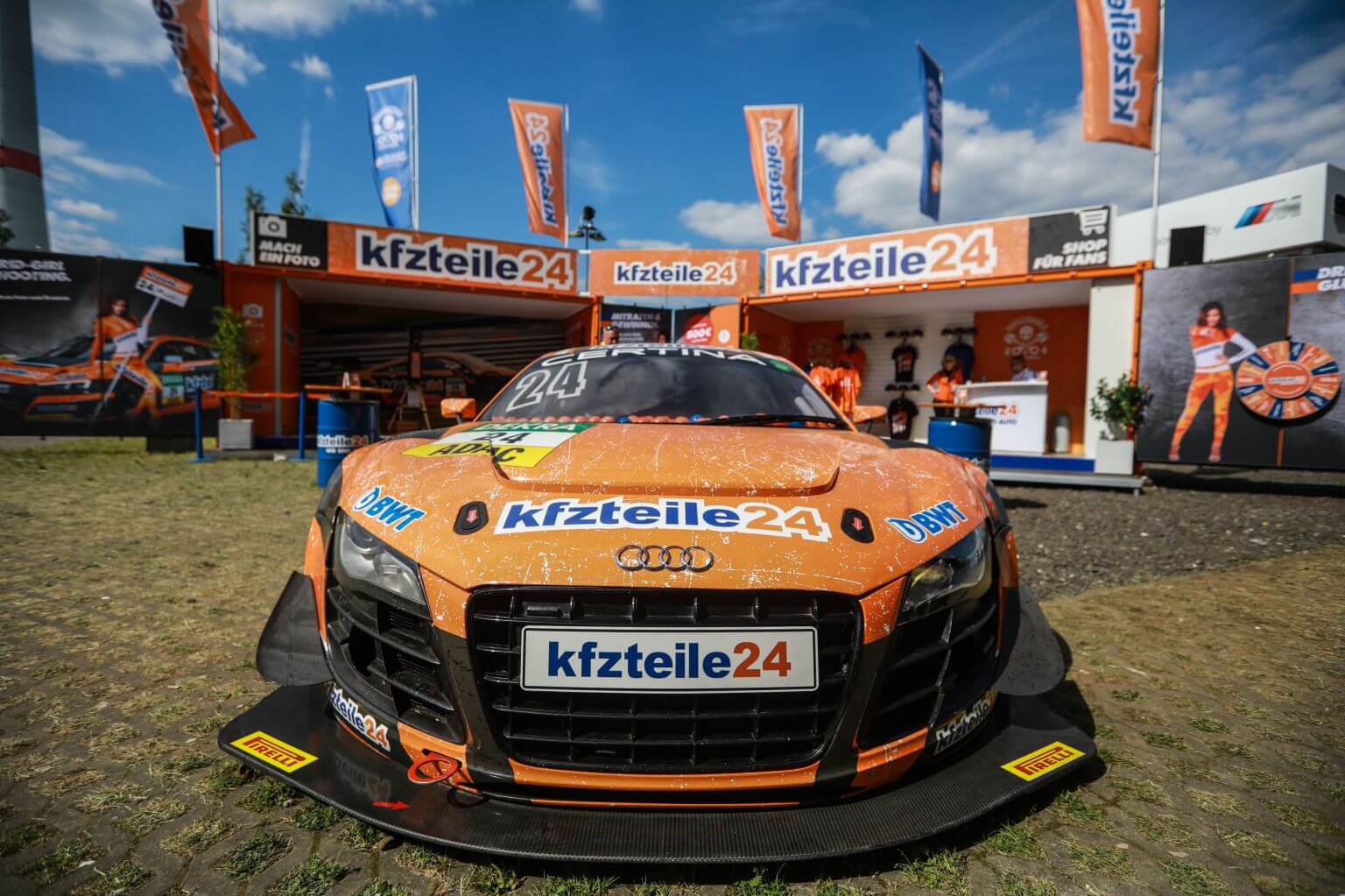 kfzteile24 Stand bei der ADAC GT Masters