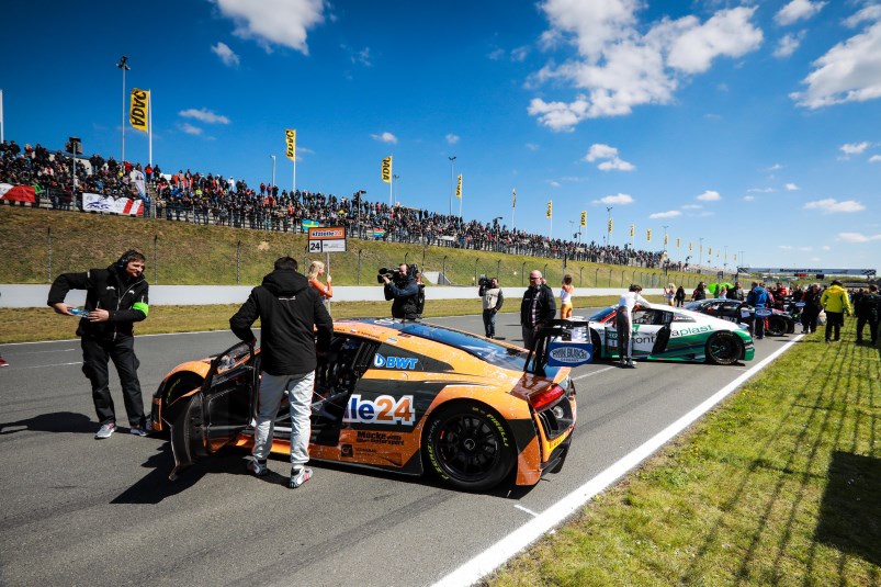 Die Start- und Zielgerade stand natürlich im Mittelpunkt des Interesses. Start- und Zielgerade in Oschersleben