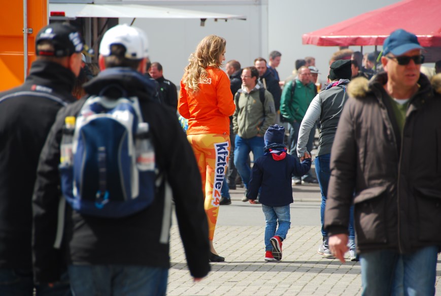 Das Rennen in Oschersleben war ein Erlebnis für die ganze Familie. Oschersleben - Publikum und Fans