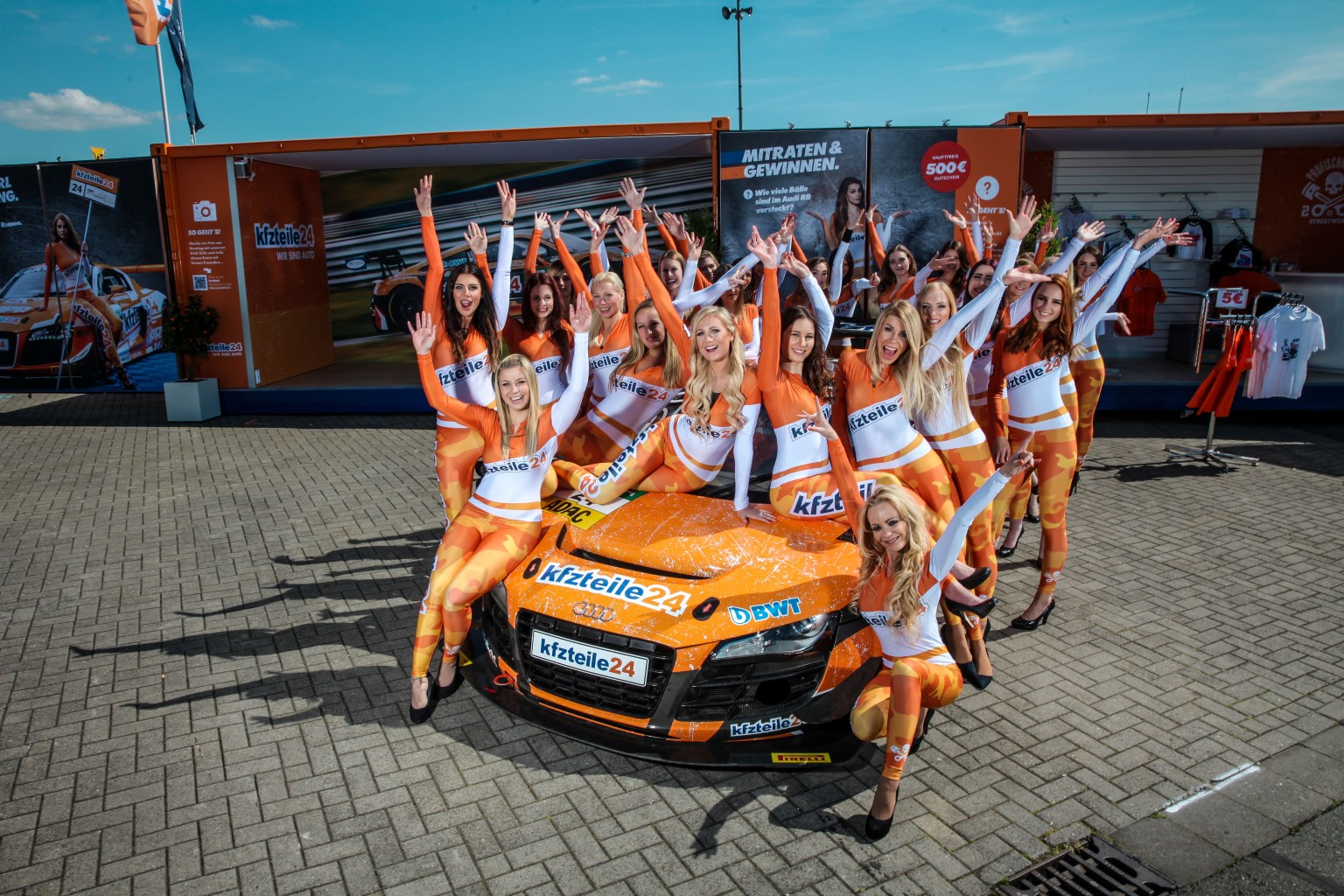 Spa mit Grid Girls auf Audi R8 LMS