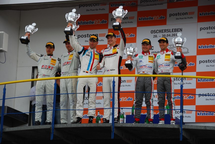 Herzlichen Glückwunsch an Michael Ammermüller und Mathieu Jaminet, die sich über den Sieg im ersten Rennen freuen. Siegerehrung erstes Rennen - Oschersleben 2017