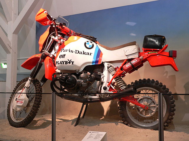 Das Siegermotorrad von Gaston Rahier 1985 (BMW) steht heute im Deutschen Zweirad- und NSU-Museum. BMW-Motorrad von G. Rahier - Sieger Paris-Dakar 1985
