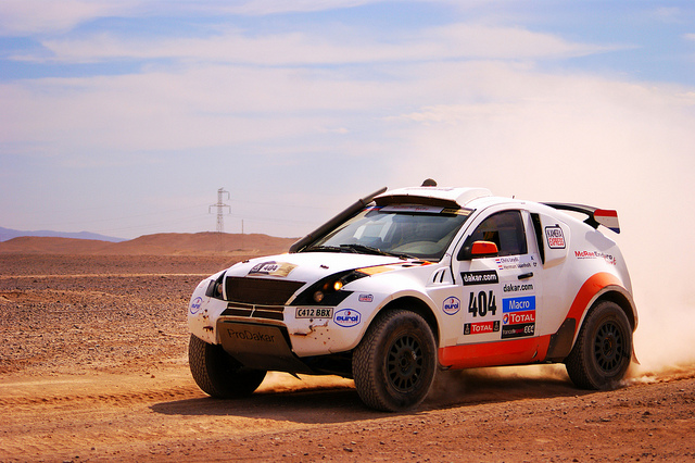 Die Langstreckenrallye belastet das Material bis aufs Äußerste. Auto bei der Rallye Dakar