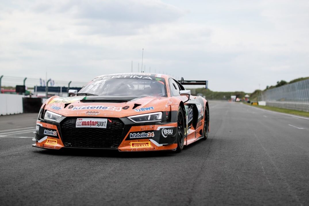 Unser Audi R8 LMS startet aus dem vorderen Mittelfeld. kfzteile24 Mücke Motorsport Audi