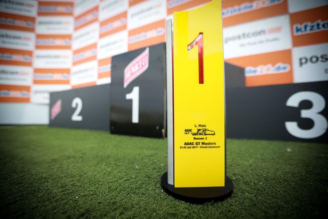 Zandvoort markiert die Halbzeit der ADAC GT Masters 2017. Es ging um Punkte und den Pokal. Pokal ADAC GT Masters 2017 - Zandvoort