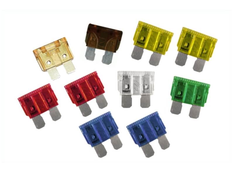 Ein Sicherungssatz enthält Sicherungen unterschiedlicher Nennstromstärken. Ein Sicherungssatz enthält Sicherungen unterschiedlicher Nennstromstärken.