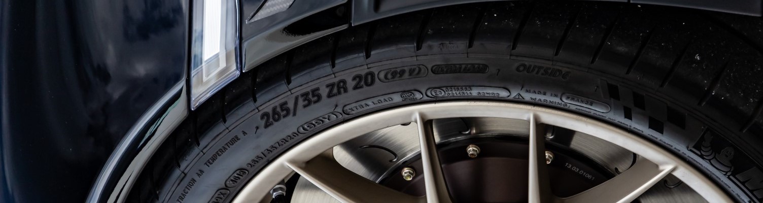 Der Geschwindigkeitsindex, Tragfhigkeitsindex, die Reifengre und weitere Krzel auf einem Michelin Reifen
