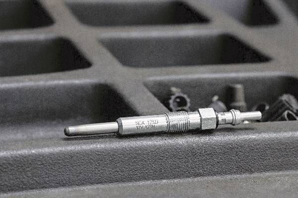 Obwohl der Diesel ein Selbstzünder ist, braucht der Motor vor allem im Winter Unterstützung in Form von Glühkerzen. Glühkerze für einen Diesel
