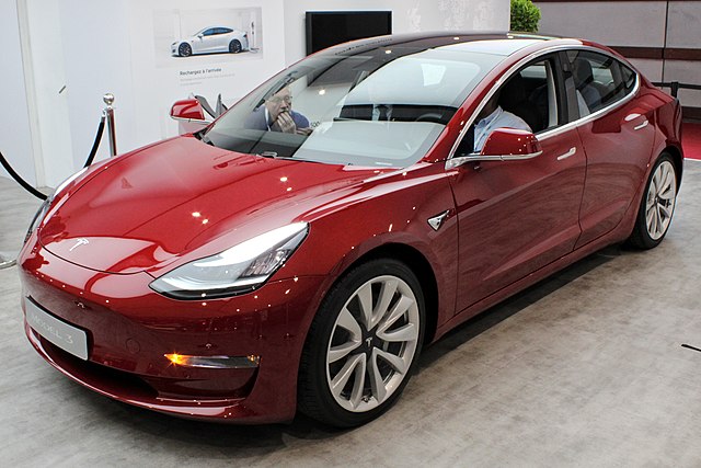 Eine halbe Million Vorbesteller haben den Tesla Model 3 an die Spitze der E-Autos katapultiert. Tesla Model 3