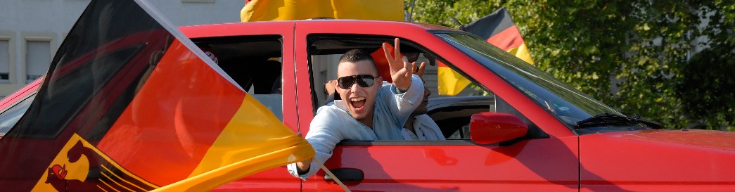 Deutschland-Fan im Auto