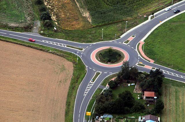 Kreisverkehr bei Growallstadt (Bayern)