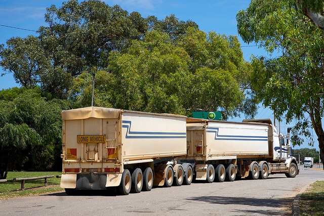 Roadtrains, Gigaliner oder EuroCombi knnen Ihnen nun auch vermehrt auf deutschen Autobahnen begegnen.