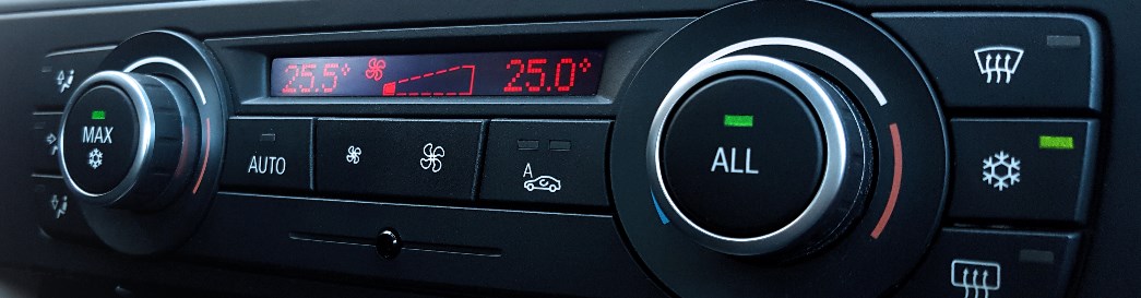 Sowohl die Klimaautomatik als auch die Klimaanlage sind günstiger als beständig offene Fenster. Klimaautomatik