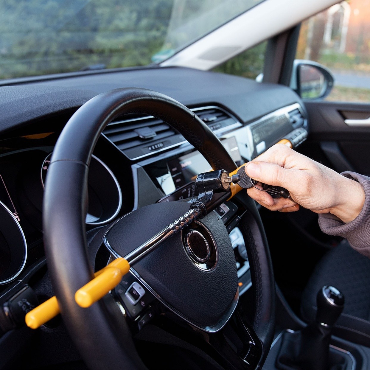 AUTO LENKRADSCHLOSS. KRALLE MIT SCHLÜSSEL AUCH F. OLTEIMER in München -  Allach-Untermenzing, Ersatz- & Reparaturteile