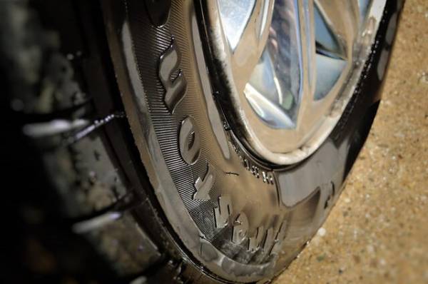 Seit 1900 produziert Firestone Reifen und gehört mittleweile zu Bridgestone. Reifen von Firestone
